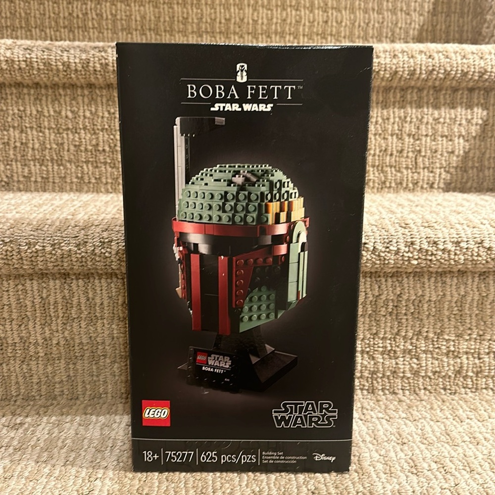 New in box Lego Boba Fett Star Wars Helmet building set